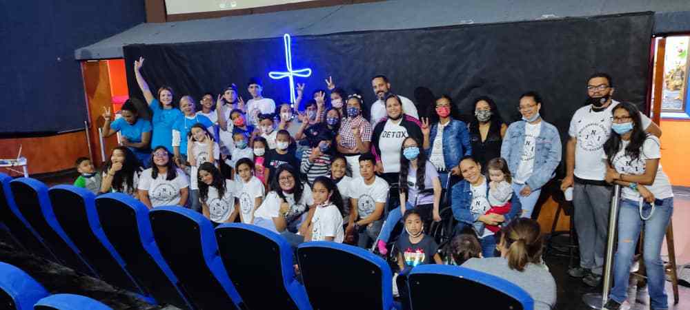 Millennial Church comparte una divertida tarde de cine con niños de Fundación “La Casa de Ana”