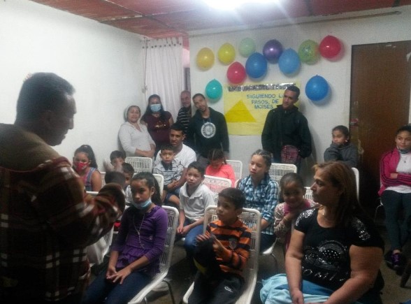 Fieles a la enseñanza infantil, trabajan en la Escuela Bíblica Vacacional todos los hermanos de la Iglesia Jesús la Esperanza “Los Teques”