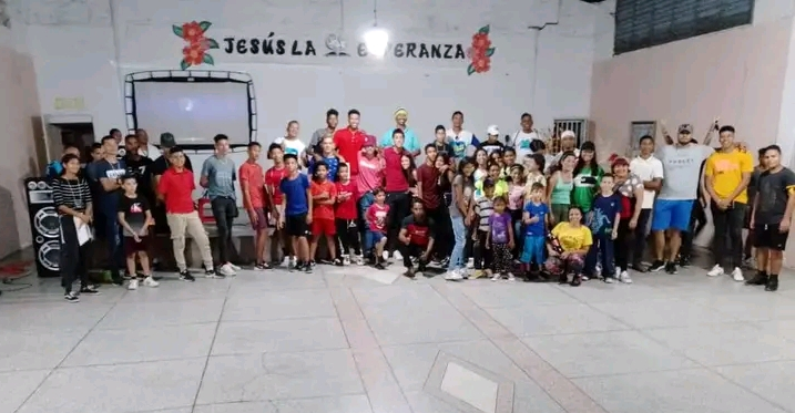 Jóvenes participan de una “Guerra de Colores” y disfrutan de una tarde diferente en la Iglesia del Nazareno Jesús La Esperanza “El Limón” (Edo. Aragua)