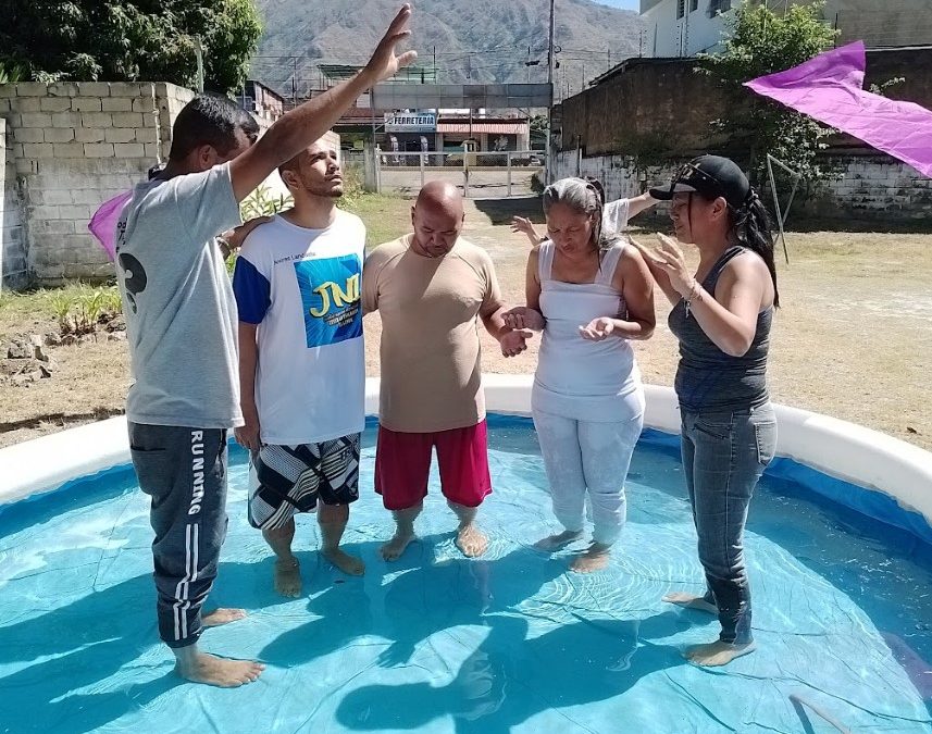 3 nuevos bautizados en la Iglesia del Nazareno Jesús La Esperanza “El Limón” (Maracay, Edo. Aragua)