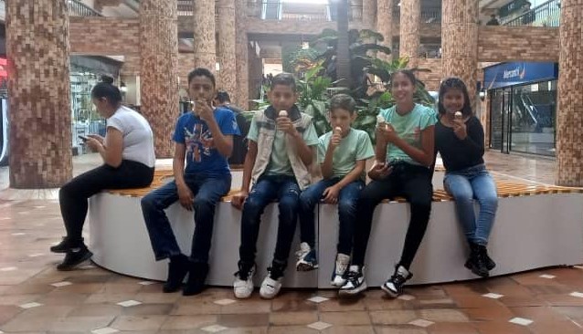Iglesia del Nazareno y FamilyMed Regalan Tarde de Cine a Niños de Carrizal