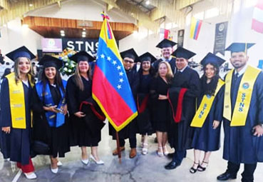 Éxito Académico y Ministerial: Distrito Venezuela Primero Celebra Nuevos Graduados en el STNS